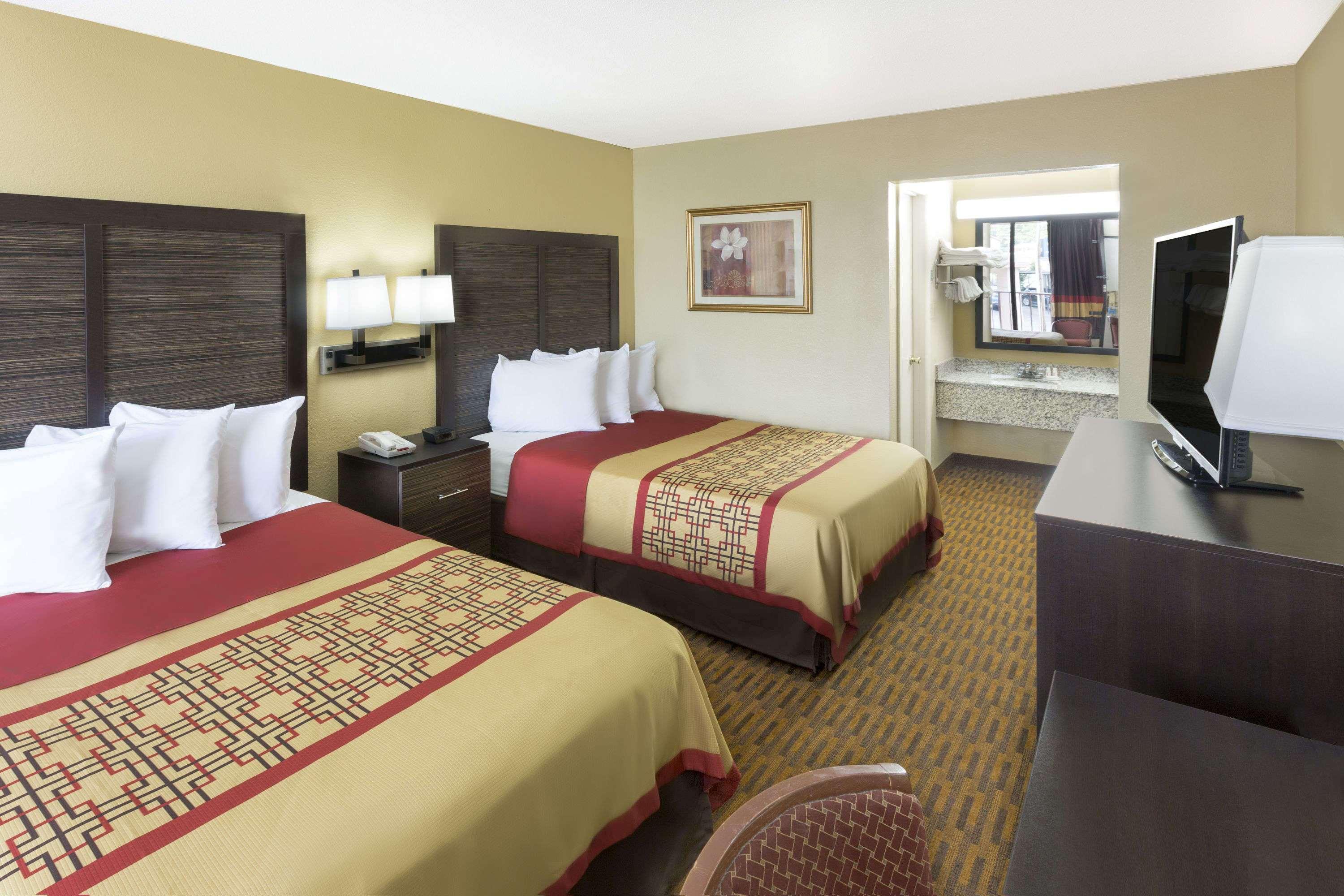Days Inn By Wyndham Columbus-North Fort Moore Kültér fotó