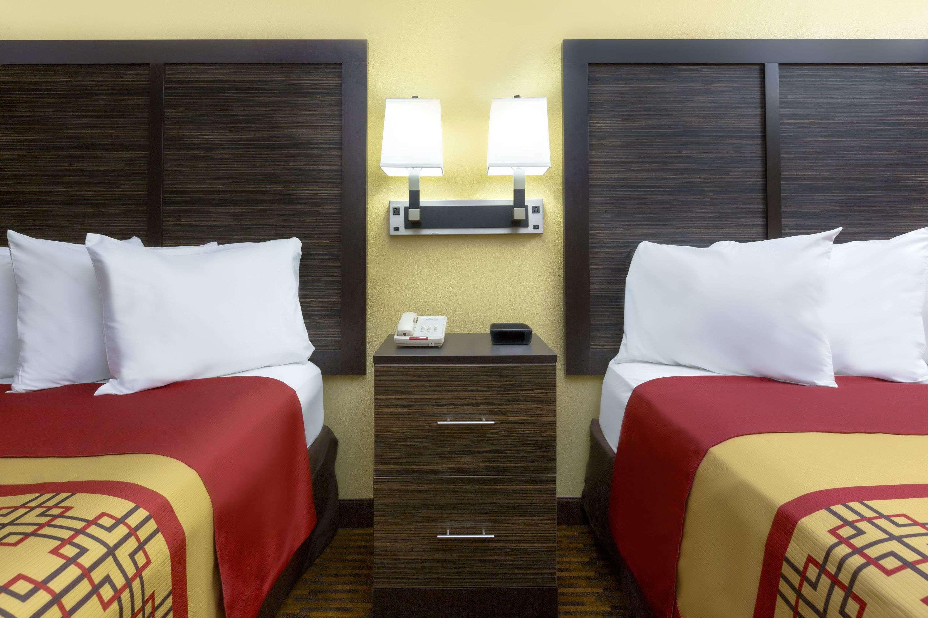 Days Inn By Wyndham Columbus-North Fort Moore Kültér fotó