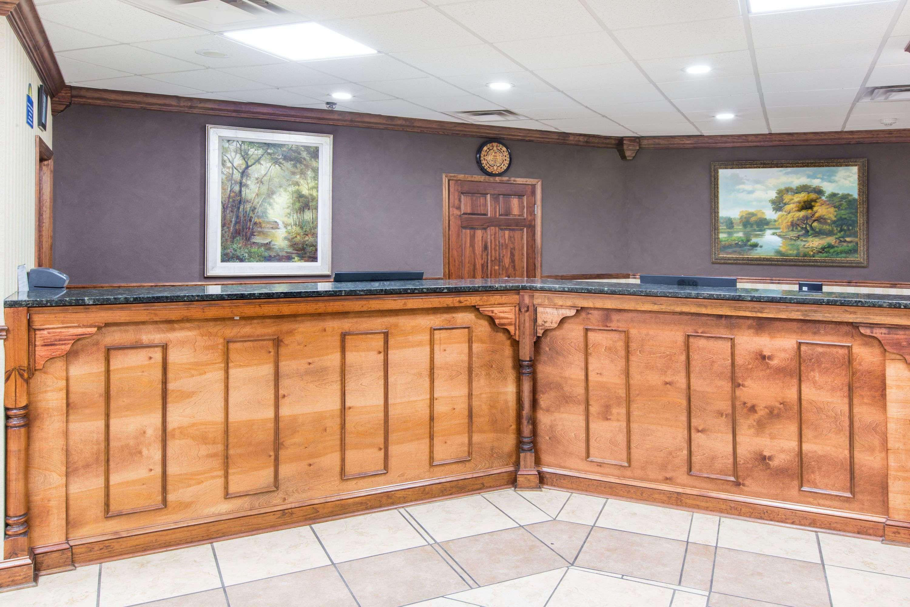 Days Inn By Wyndham Columbus-North Fort Moore Kültér fotó