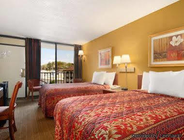 Days Inn By Wyndham Columbus-North Fort Moore Kültér fotó