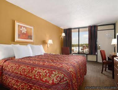 Days Inn By Wyndham Columbus-North Fort Moore Kültér fotó