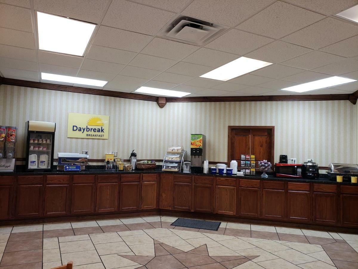 Days Inn By Wyndham Columbus-North Fort Moore Kültér fotó