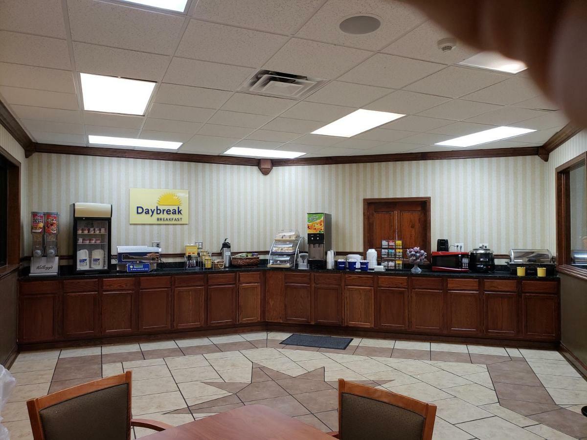 Days Inn By Wyndham Columbus-North Fort Moore Kültér fotó